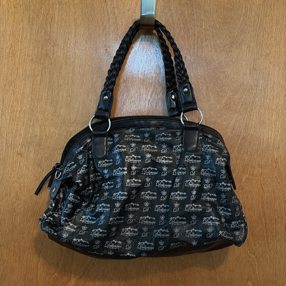 Delicious Y2K Vintage Black and Silver Shoulder Bag with Braided Handles - Picture 6 of 16